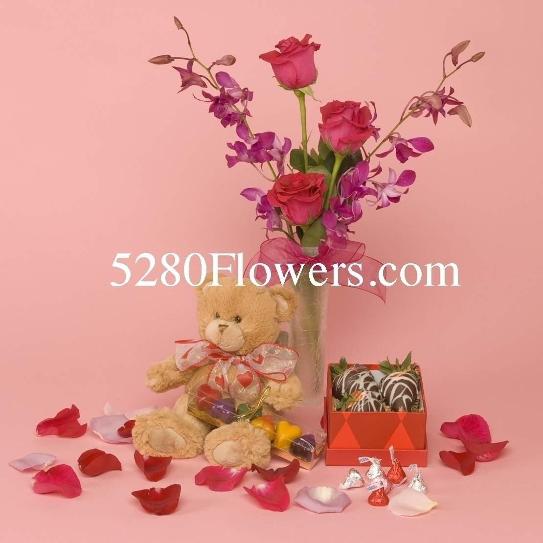 Bud vase, chocolate and Bear